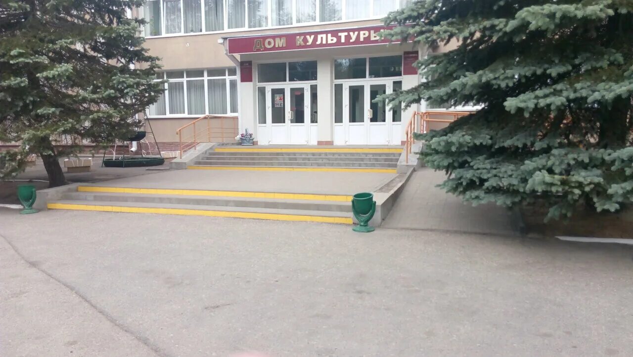 Дк гук. Гродненская область сморгонь улица ленина 70 древ плюс. Дом культуры химволокно могилев. Кинотеатры слоним. Климовичи белоруссия.