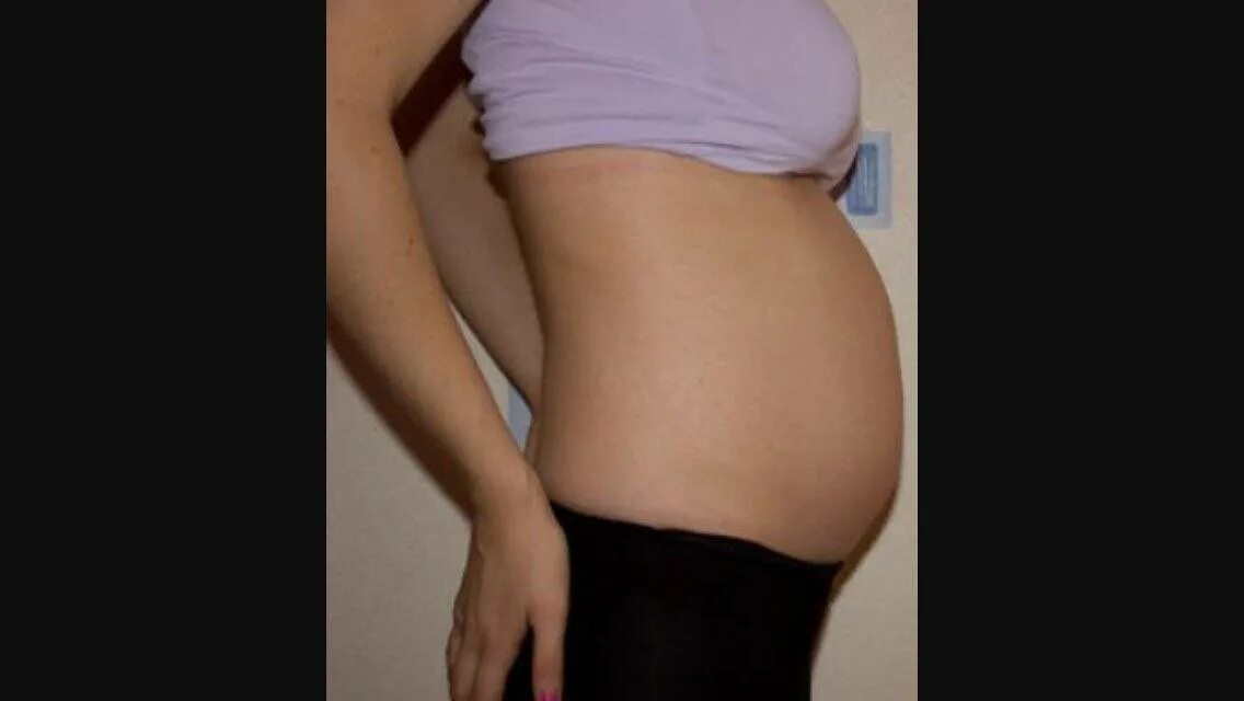 Живот на 18 неделе беременности. Ребёнок шевелится в животе. Ребенок пинается в животе. Шевеления ребёнка в животе. Ощущается 20
