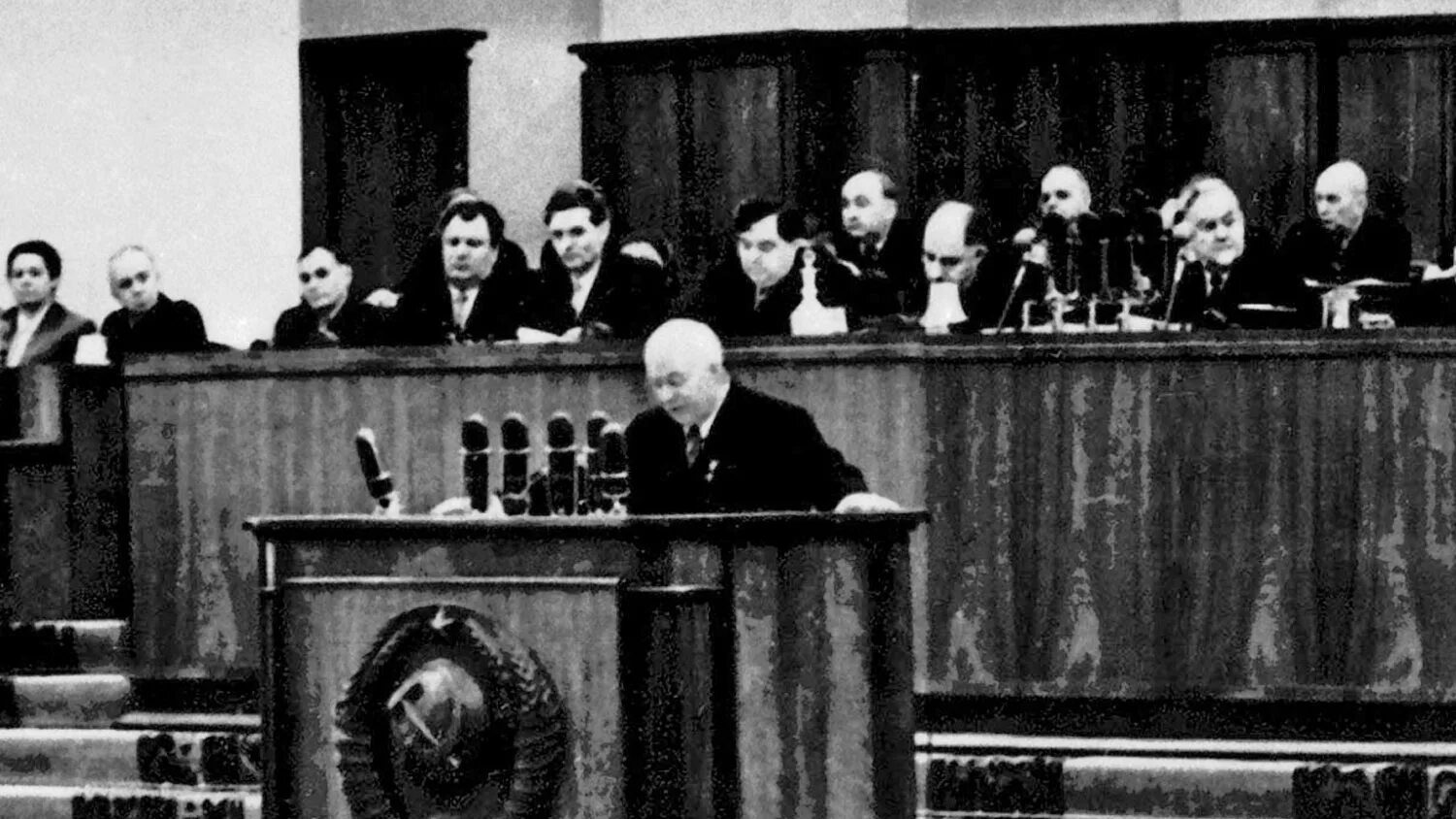 Разоблачение сталина хрущевым. Хрущев 1956 съезд. Хрущев на 20 съезде КПСС 1956. Выступление Хрущева на 20 съезде партии.