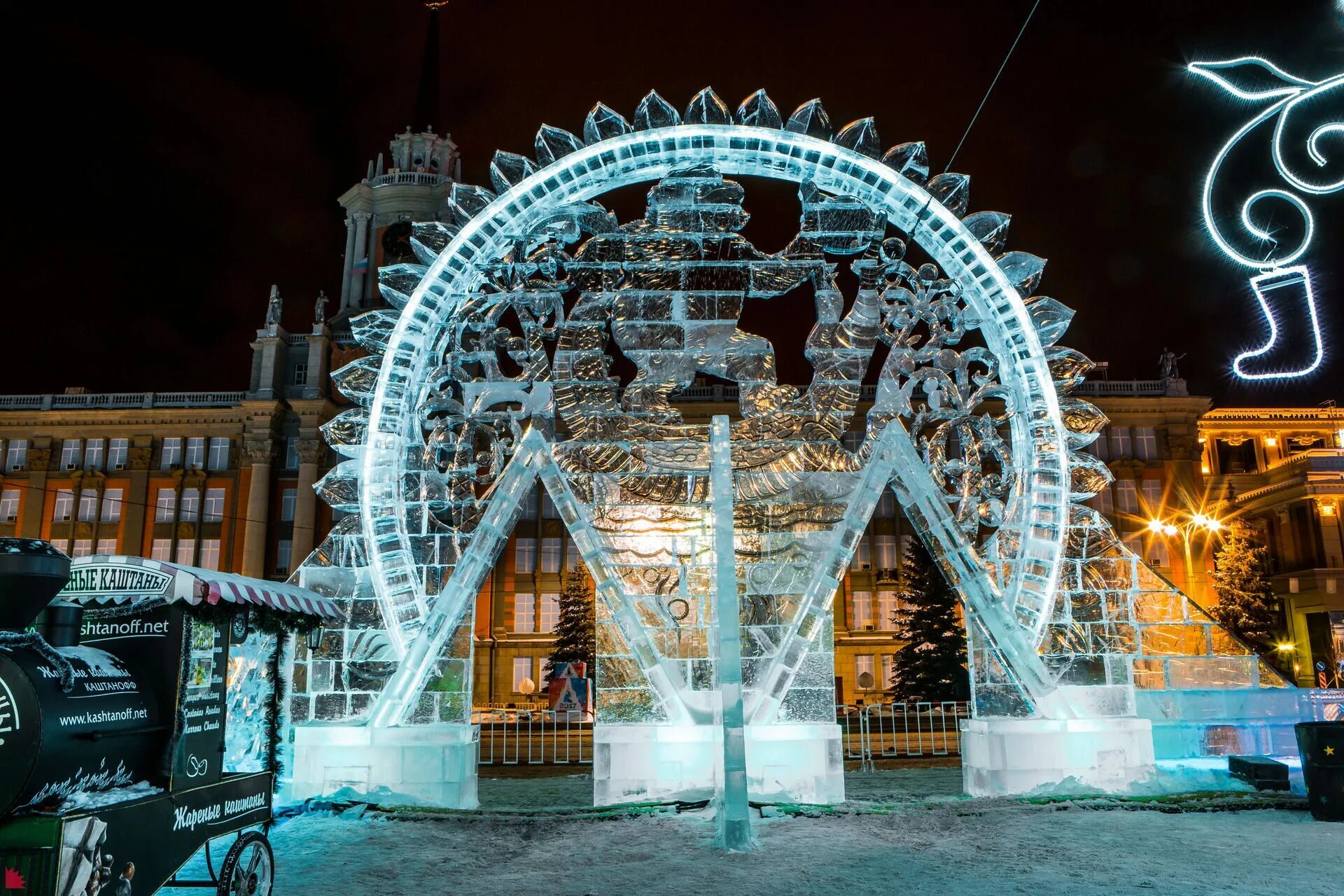 Новогодний екатеринбург. Ледовый городок екатеринбург. Новогодний городок. Екатеринбург куда сходить в новогодние праздники. Где встретить новый год в екатеринбурге.