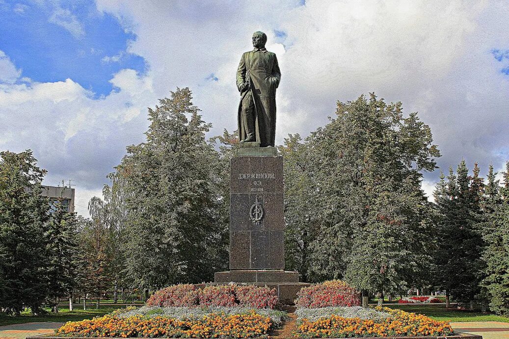 Дзержинск и дзержинский. Памятник дзержинскому в дзержинске. памятник ф. э. дзержинскому (дзержинск, нижегородская область). площадь дзержинского дзержинск. площадь дзержинского дзержинск нижегородская область.