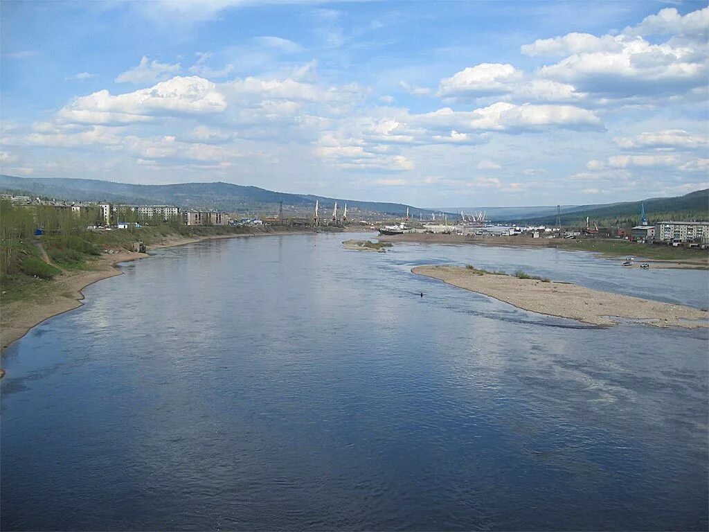 Киренск время. Усть-Кут река. Город Усть-Кут Иркутская область. Река в Усть Куте. Город Усть Кут Лена.