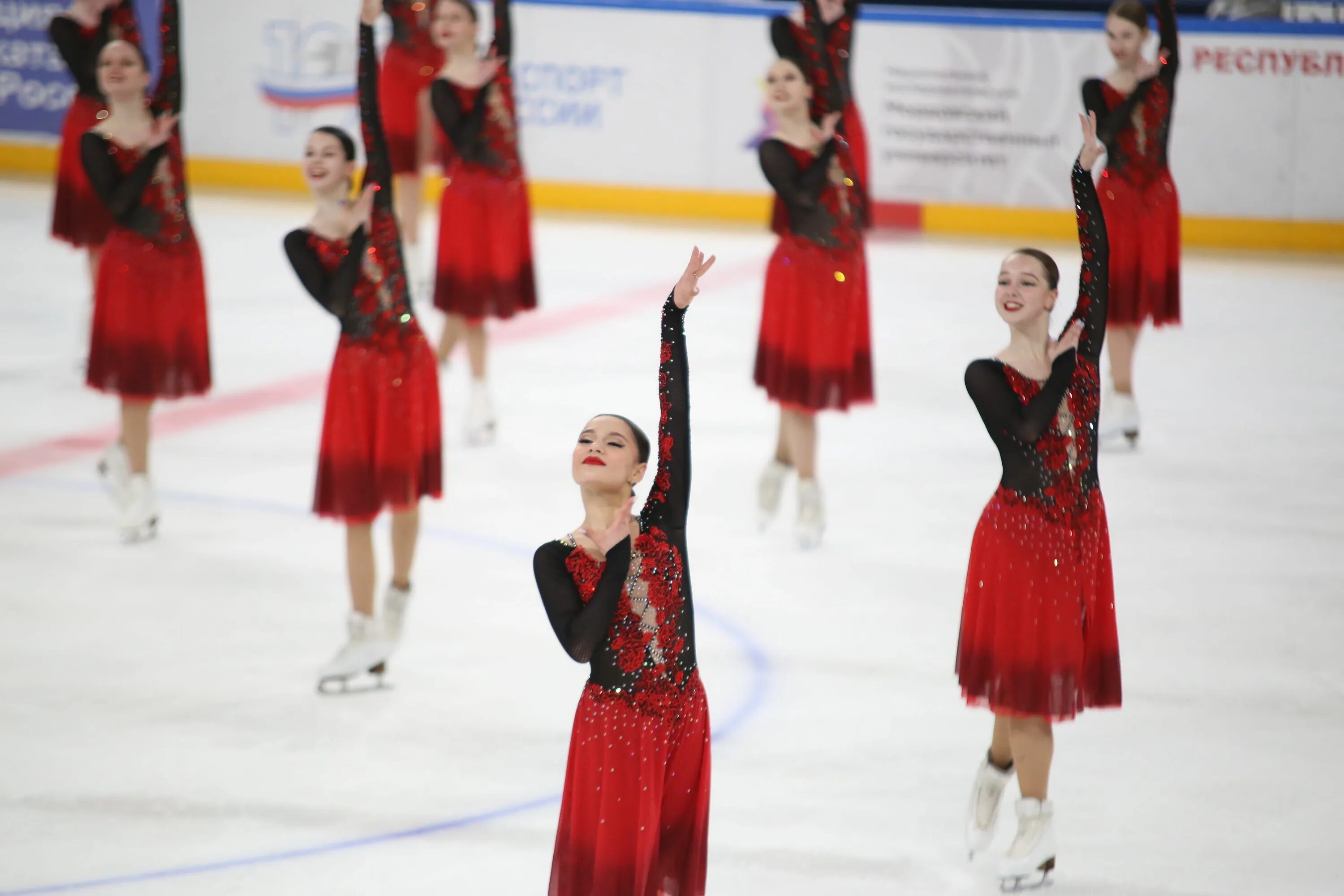 Команда Кристалл айс по синхронному катанию. Чемпионат по синхронному фигурному катанию 2023. Команда Парадиз по синхронному катанию. Синхронному катанию на коньках.