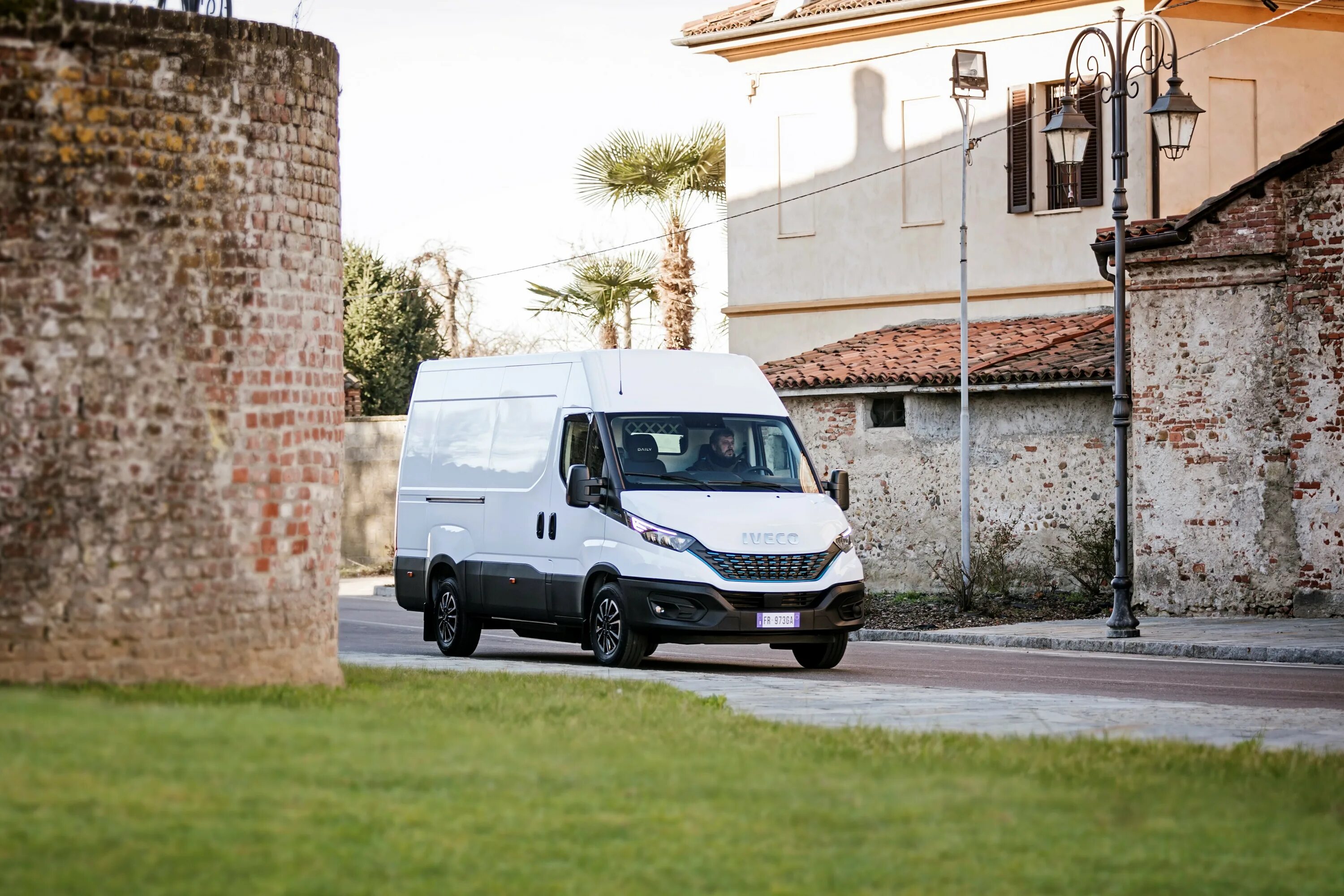 Iveco Daily 2019 фургон. Ивеко Дели 2019 года. Iveco Daily 35. Iveco Daily CNG фермер. Ивеко дейли 2019