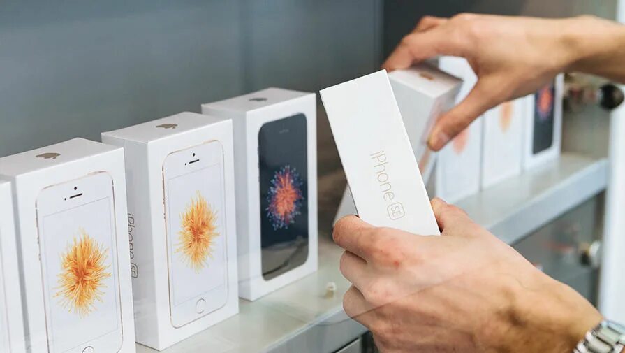 Фас айфоны. Фасе айфон. дикая паль блока apple против ориги.