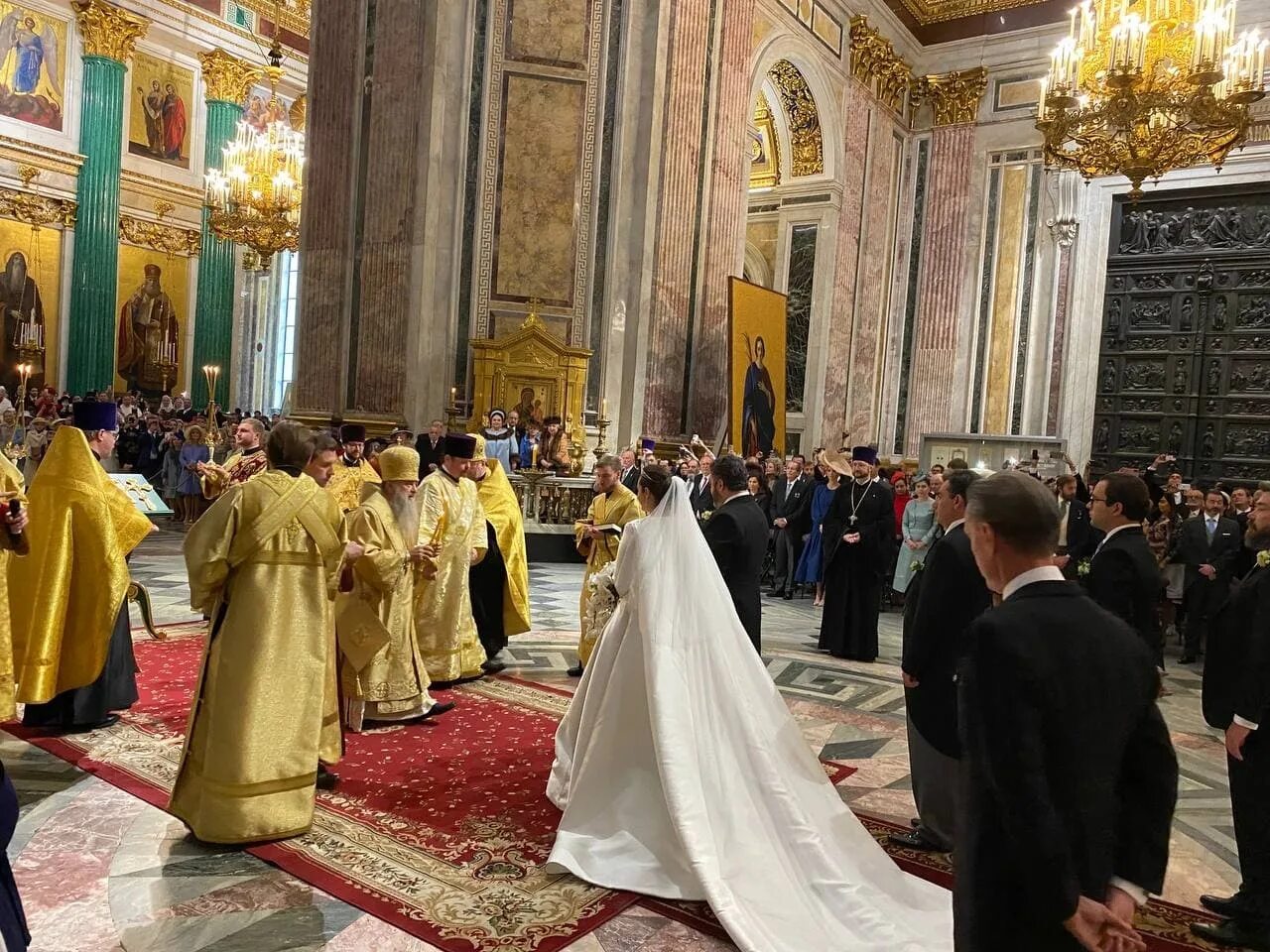 Венчание спб. Венчание Георгия Романова в Исаакиевском соборе. Свадьба в Исаакиевском соборе Георгия Романова. Свадьбу Романовых в Исаакиевском соборе. Венчание Романовых в Исаакиевском.