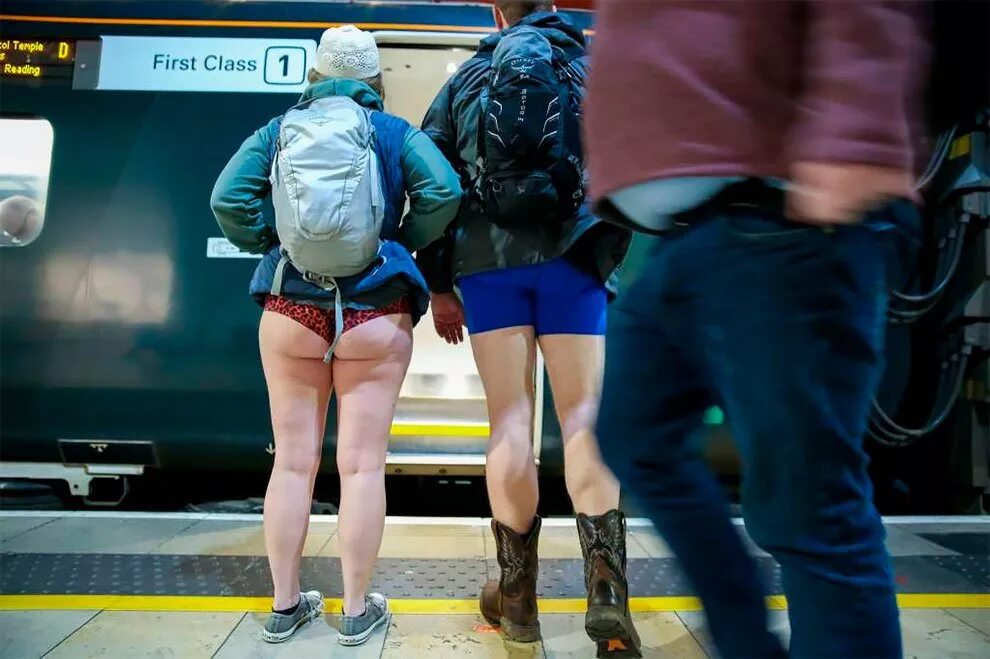 No Pants Subway Ride 2020. Нью Йорк метро без штанов. Акция в метро без штанов Нью Йорк. День без штанов в метро. Сон без штанов