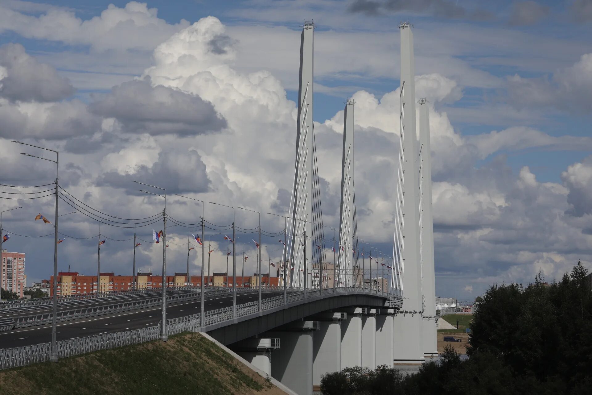 Открыли новый мост. Вантовый мост Архангельский Череповец. Новый вантовый мост в Череповце. Архангельский моолст Череповец. Вантовый мост через Шексну в Череповце.