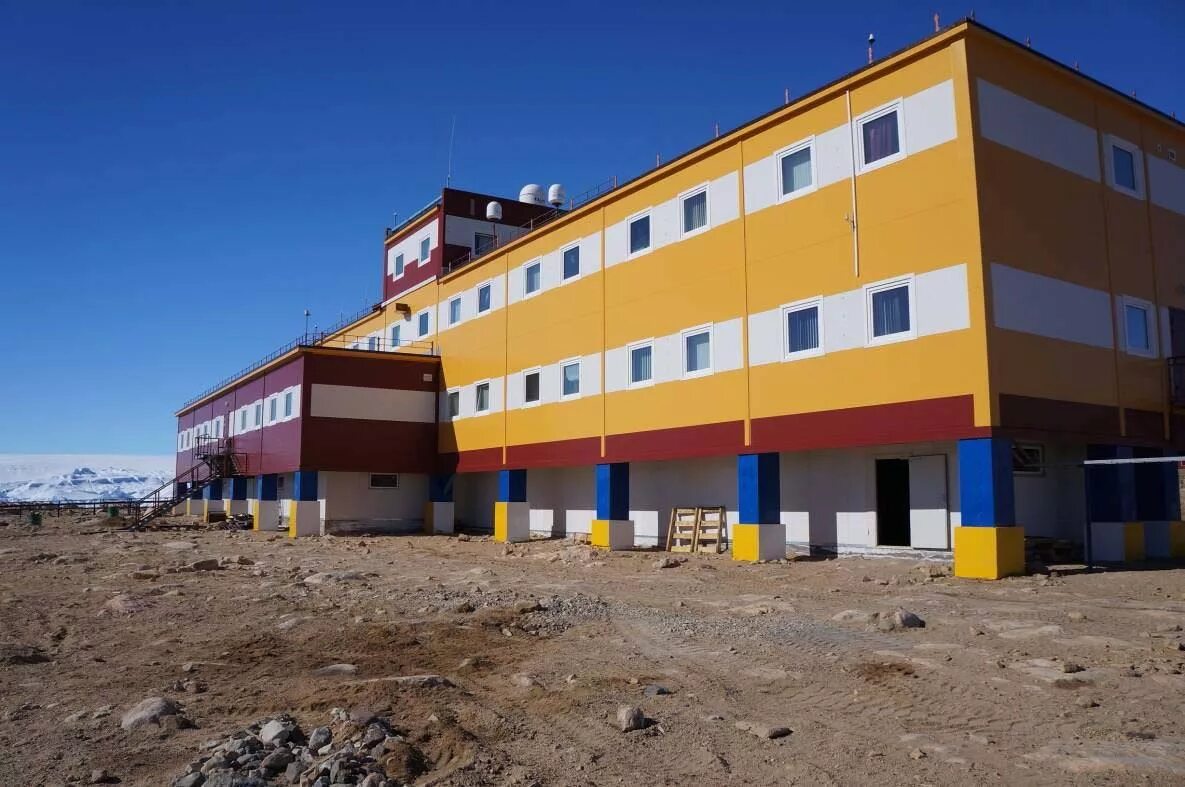 Полярная станция прогресс. Российские станция в антарктиде прогресс. Станция прогресс в антарктиде. Научная станция новолазаревская. Полярная станция прогресс.