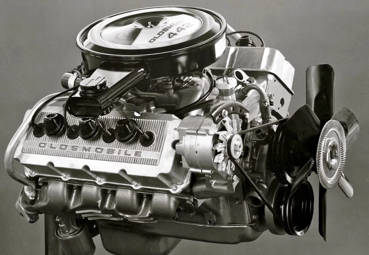 Немецкие двигатели автомобилей. Советские моторы в 8. Двигатель Packard v8. Engine Oldsmobile w43 DOHC 455 v8. Мотор м-82.