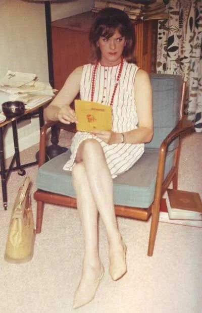 Ретро кроссдрессер. Винтажные кроссдрессеры. Кроссдрессеры в ретро платьях. Кроссдрессинг 1960 год. Винтажные кроссдрессеры.