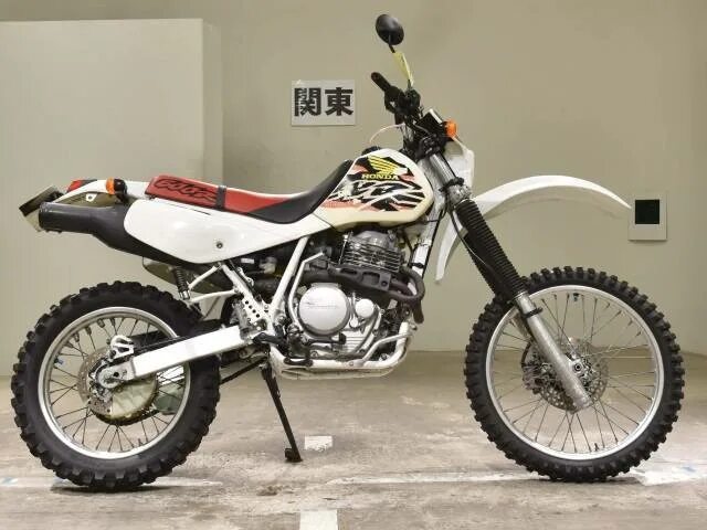 Сайт 600. Honda 600rr. Honda cbr600rr 2005. Nikon sb 700 фото. Honda cbr600rr.