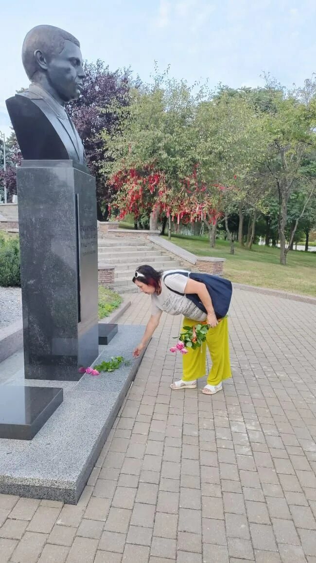 Аллея героев Донбасса. Памятник героев Донбасса в Батайска. Герои Донбасса Захарченко. Неофициальный бессонов телеграм