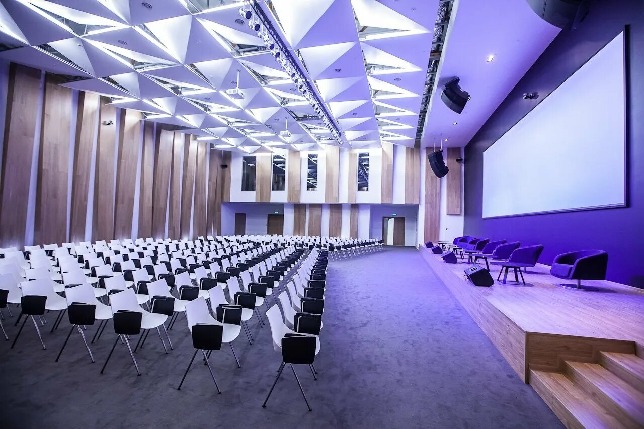 Средневековый зал. Open hall. Современное арт пространство. Арт пространство. Офис открытого типа open space.