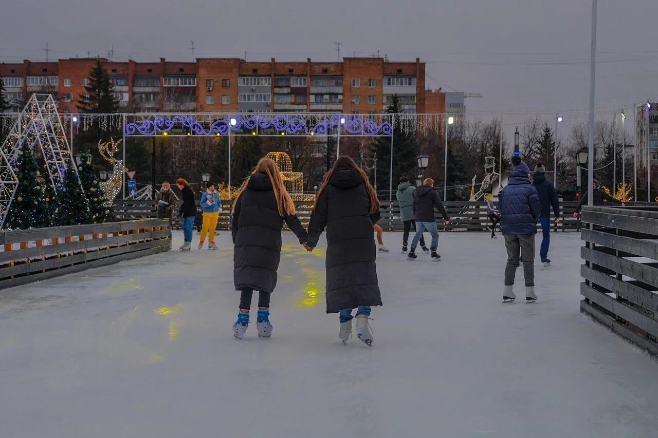 Губернский каток. Каток на театральной площади курск. Губернаторский каток курск. Губернский каток курск сеансы. Губернский каток курск.