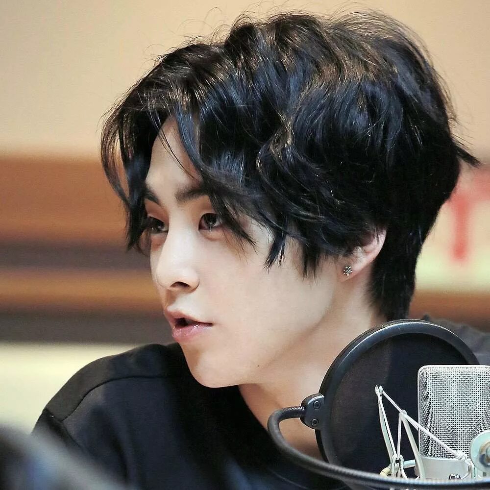 Чонён твайс. Стрижки айдолов. Джинхван айкон прическа. Taemin shinee hairstyle. Тэкван айдол.