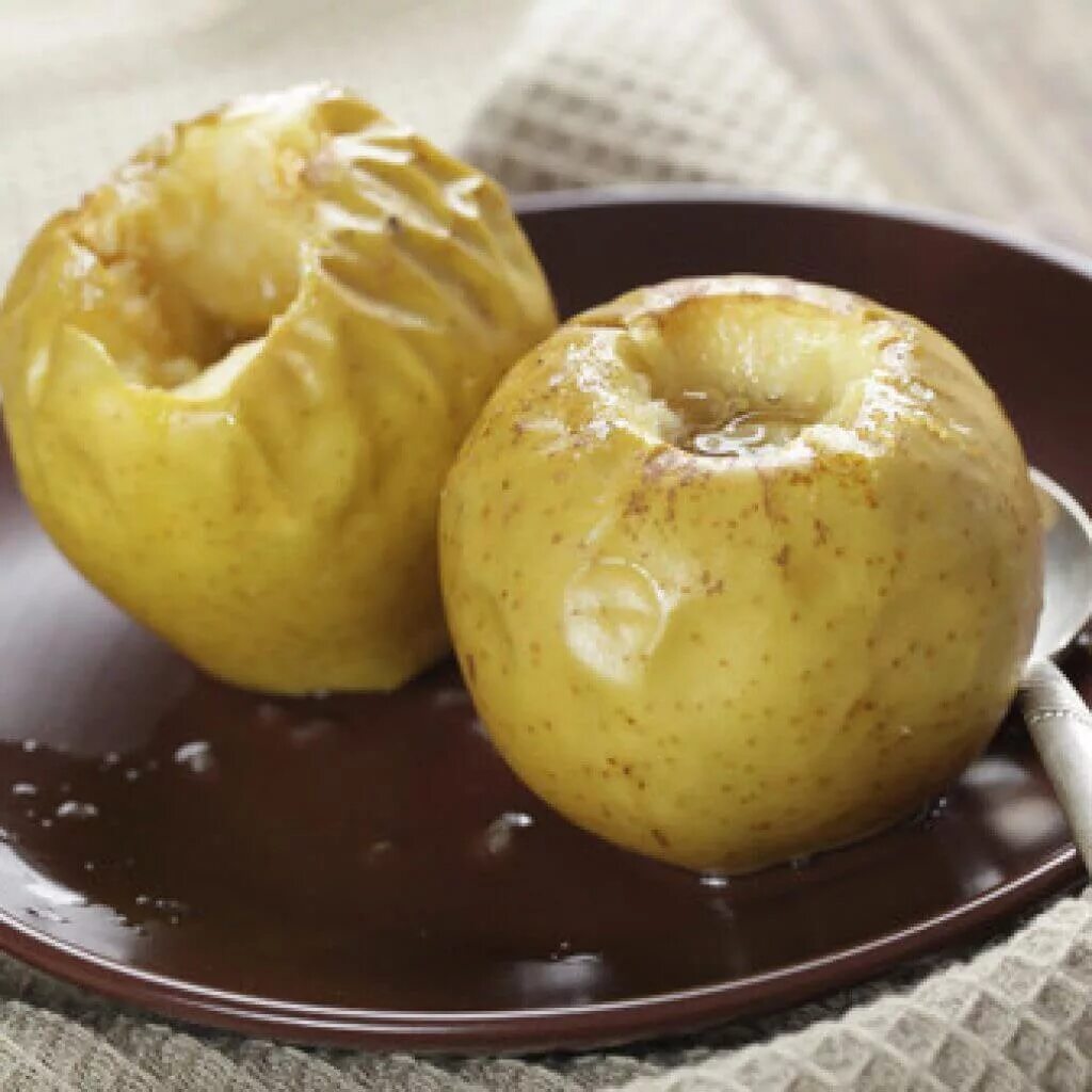 Печеные яблоки при диабете. Печеные яблоки. Запечённые яблоки в духовке. Яблоки запеченные в духовке целиком без начинки. Запеченные яблоки фото.
