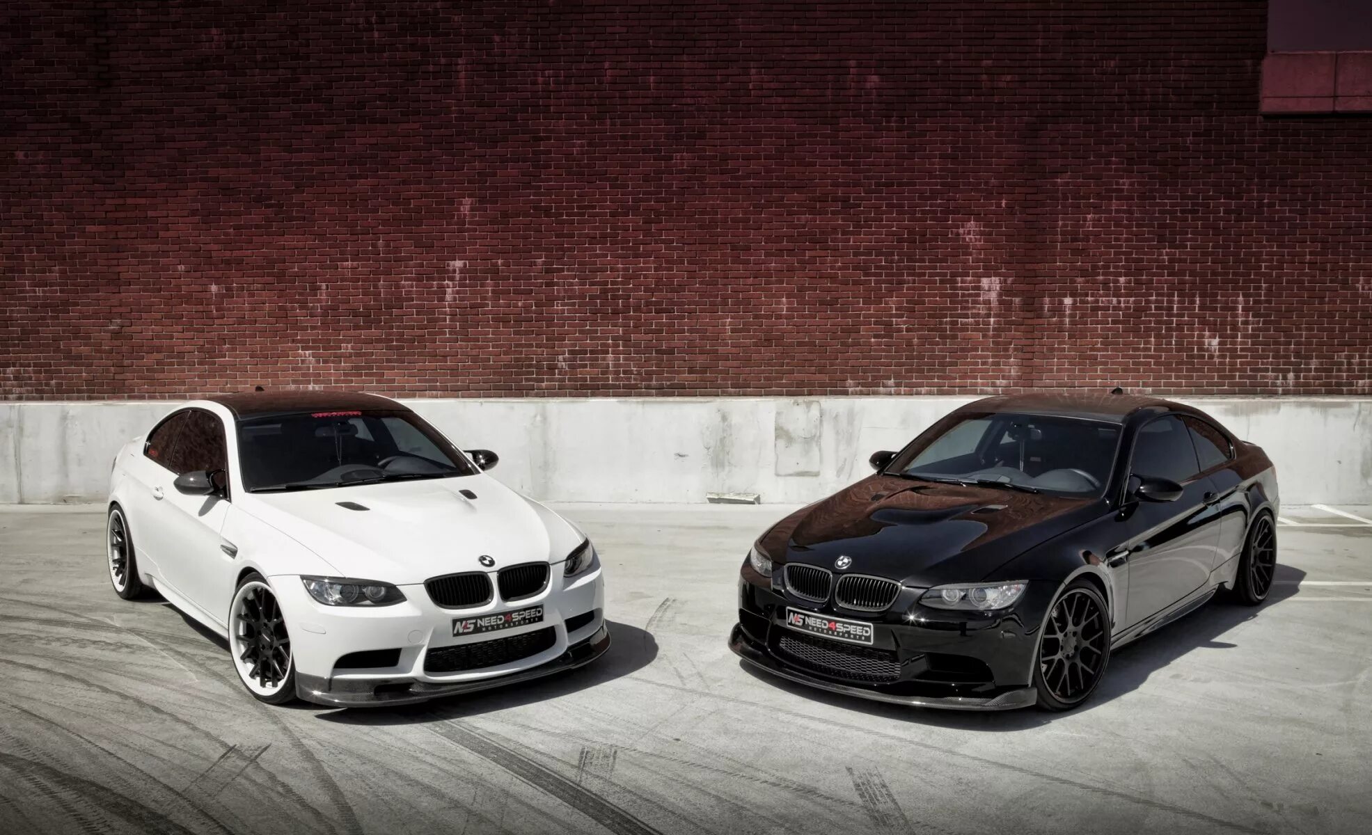 Mercedes sl vs bmw z4. Mercedes bmw f30. Bmw m3 black белый. Bmw m5 оранжевая. Bmw z4 vs mercedes slk.