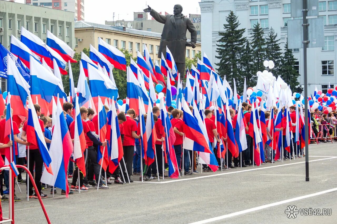 Патриотизм в государственной политике россии. #Zапутина, #своихнебросаем. Патриотизм. Россия патриотизм. Современный патриотизм.