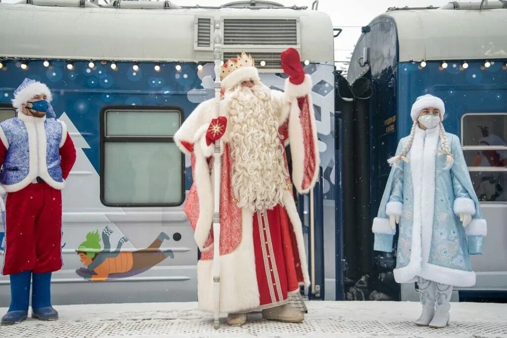 Поезд деда мороза киров 2023. Поезд деда мороза екатеринбург. Поезд деда мороза 2021. Новогодний поезд ржд. Поезд деда мороза 2022 красноярск.