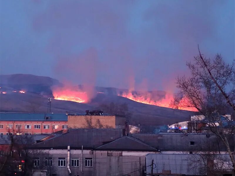 Гора Фунтикова Минусинский район. Гора Фунтикова Хакасия. Пожар Абакан. Горят горы Дивногорск. Где сгорел город