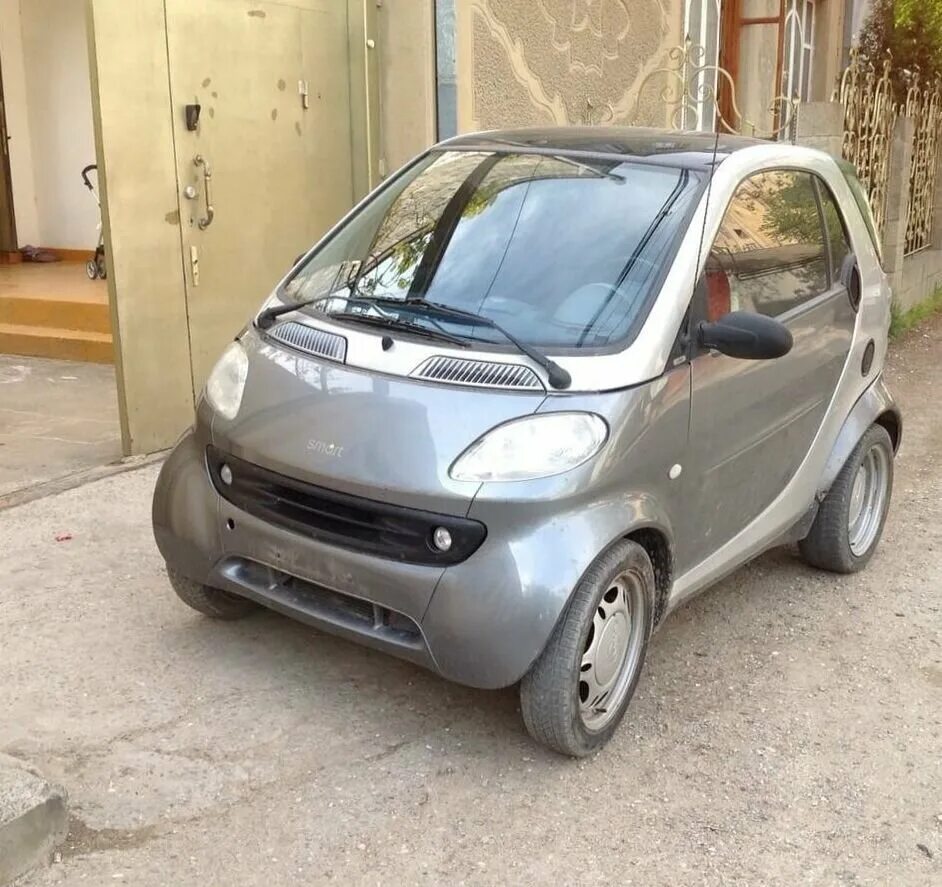 Смарт серый. Smart Fortwo 2001. Smart Fortwo <<микроб>>. Smart Fortwo 2001 технические характеристики. Smart Fortwo как поднять машину.