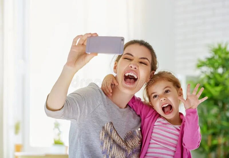 Cool parents. Мама с малышом селфи. Cool parents. Cool parents. Cool parents.