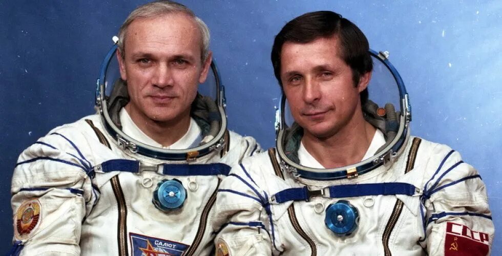 Станция салют 7 1985 год. Салют 7 Джанибеков Савиных. Салют 7 космонавты Джанибеков и Савиных.