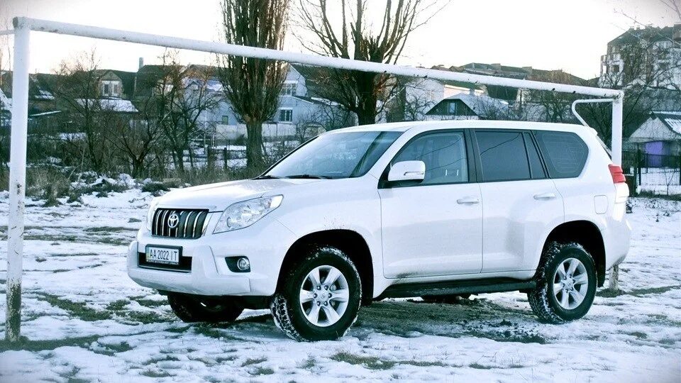 Toyota Land Cruiser Prado белый. Лэнд Крузер Прадо 150. Прадо 150 белый тонированный. Тойота Прадо 120 белый.