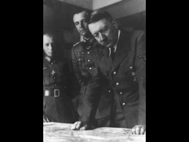 гитлеровская операция тайфун. тайфун план гитлера. операция тайфун. немецкое командование в операции тайфун. гитлер на совещании.