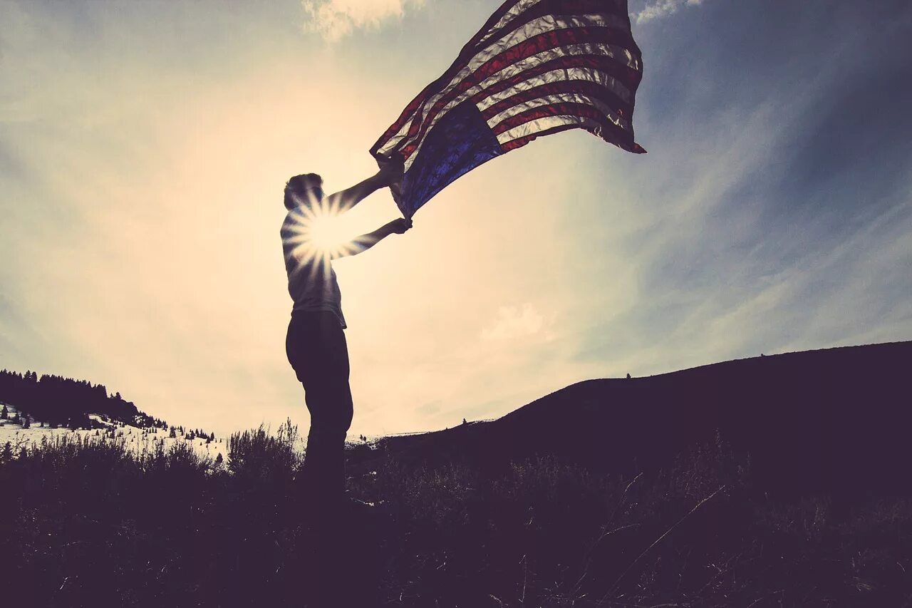 Свобода в различных странах. Чувство свободы. Американский флаг на закате. Свобода картинки. Свобода Эстетика.