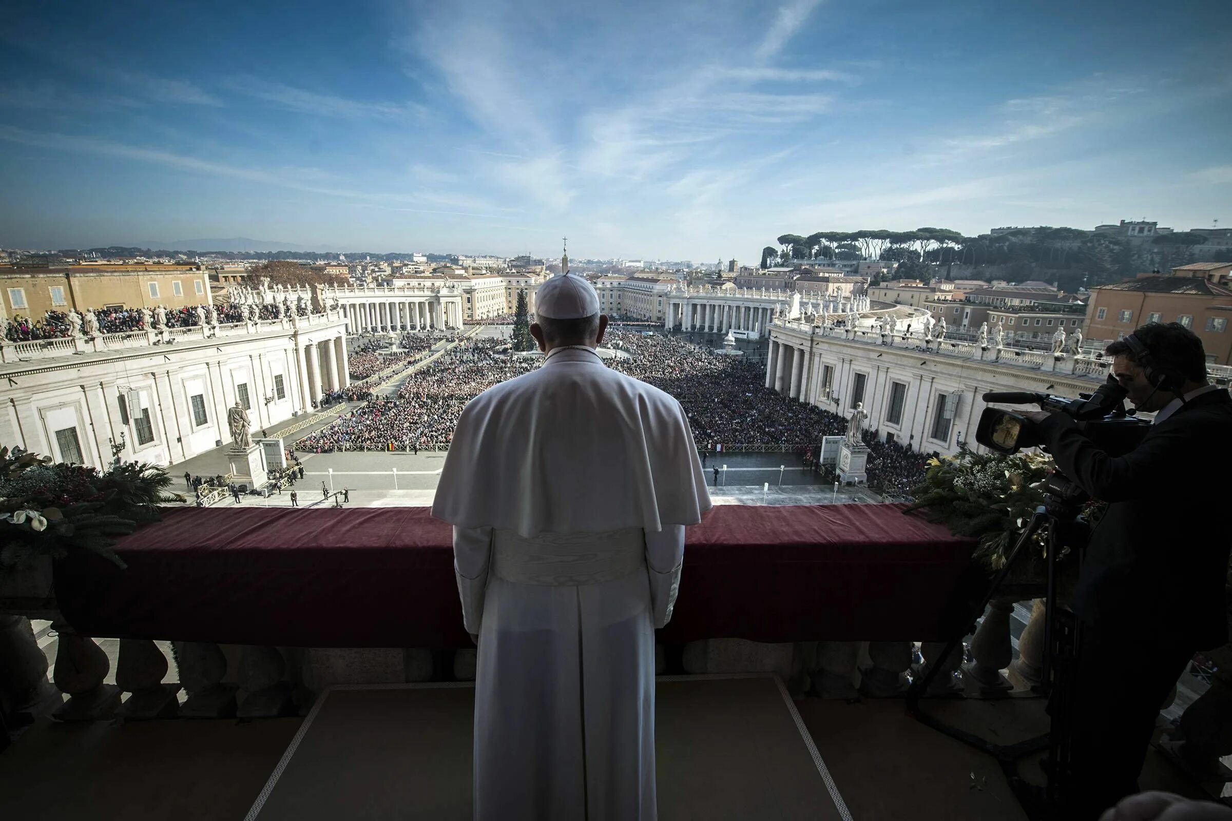 Папа римский где находится город. Ватикан папа Римский. Ватикан папа Римский на балконе. Ватикан площадь Святого Петра папа. Ватикан балкон папы.