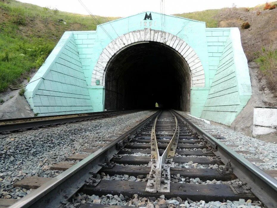 Алтайская железная дорога. Тягун Аламбай тоннель. Тогуленок тоннель. Железнодорожный тоннель Камчик. Железная дорога в Алтайском крае.