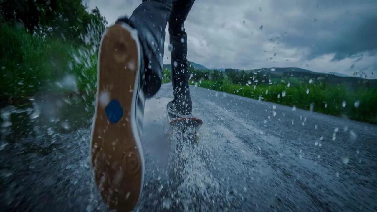 Дождь скейт. Скейт и дождь обои. Wet Skater clothes. Rain damage