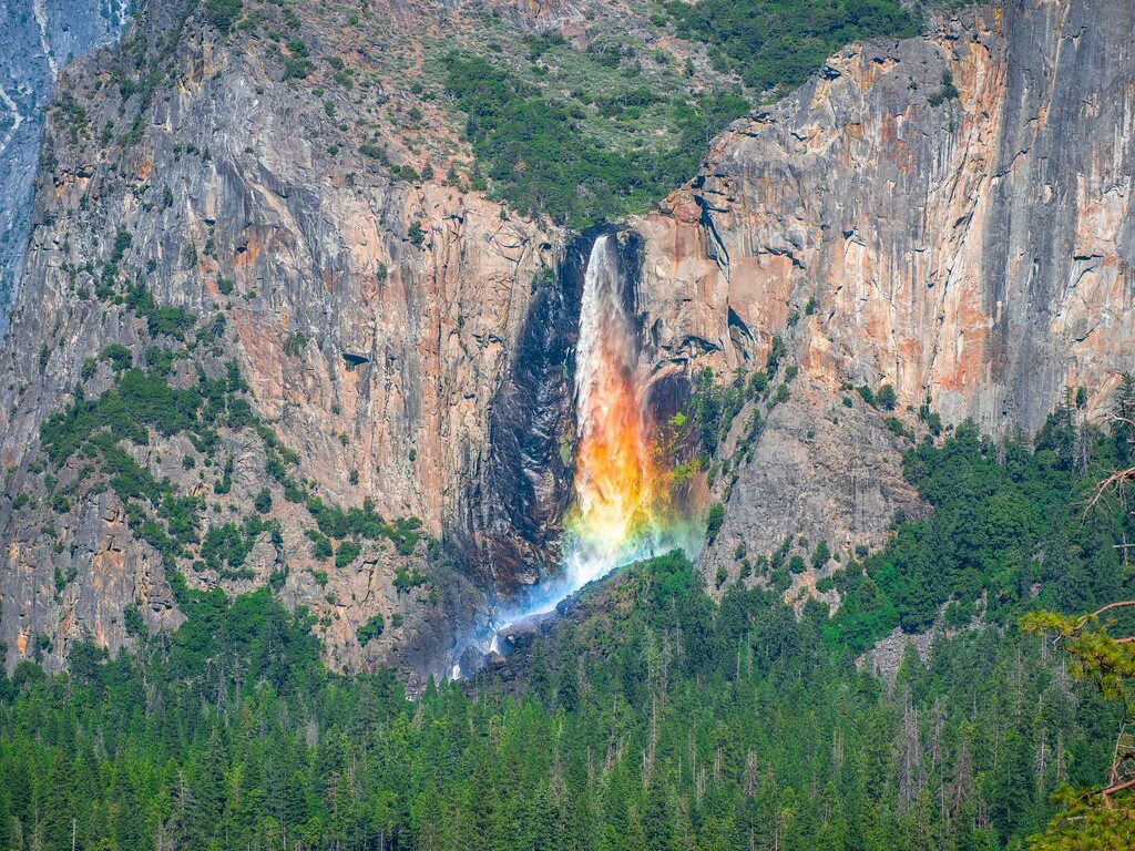Водопад в северной америке 7. Северная америка водопад йосемит. водопад брайдлвейл. водопад фата невесты йосемити. bridal veil falls водопад.