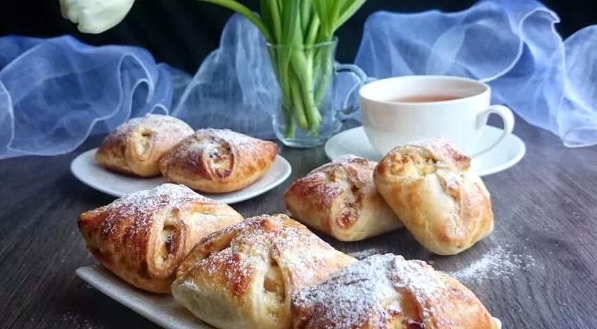 Венгерские ватрушки из слоеного теста. Венгерская ватрушка. Венгерка булочка. Венгерская булочка с творогом. Венгерские слоеные ватрушки.