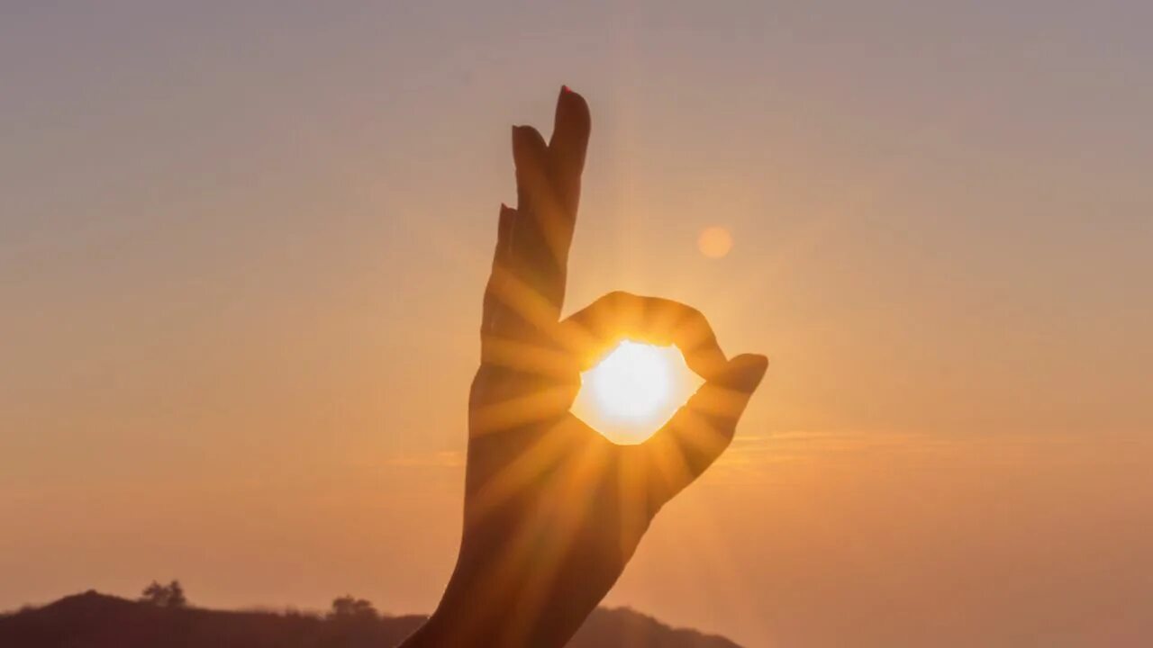 Достать до солнца слушать. Руками до солнца. Солнце в ладошках. Достать до солнца. Достать до солнца слушать.