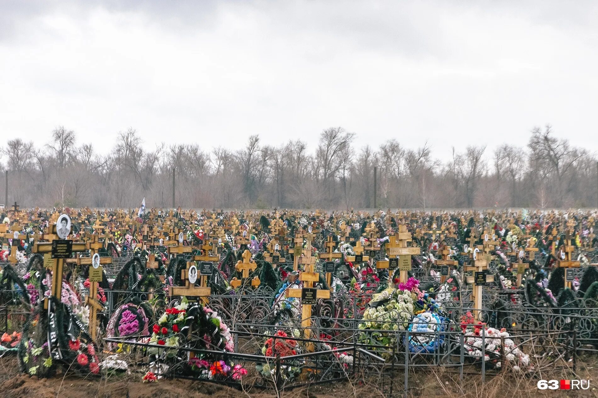 Кладбище. Российское кладбище. Кладбище людей в России.