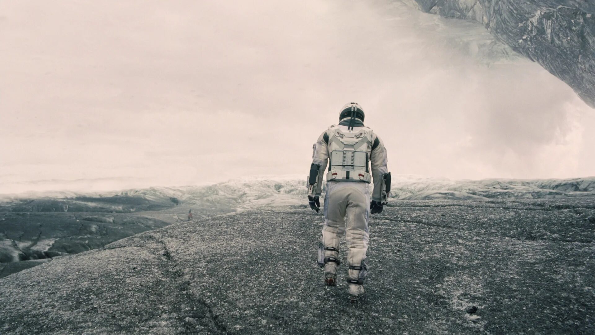 Вольф эдмундс интерстеллар. Купер интерстеллар. Доктор эдмундс интерстеллар. 4. Interstellar uzbek tilida.