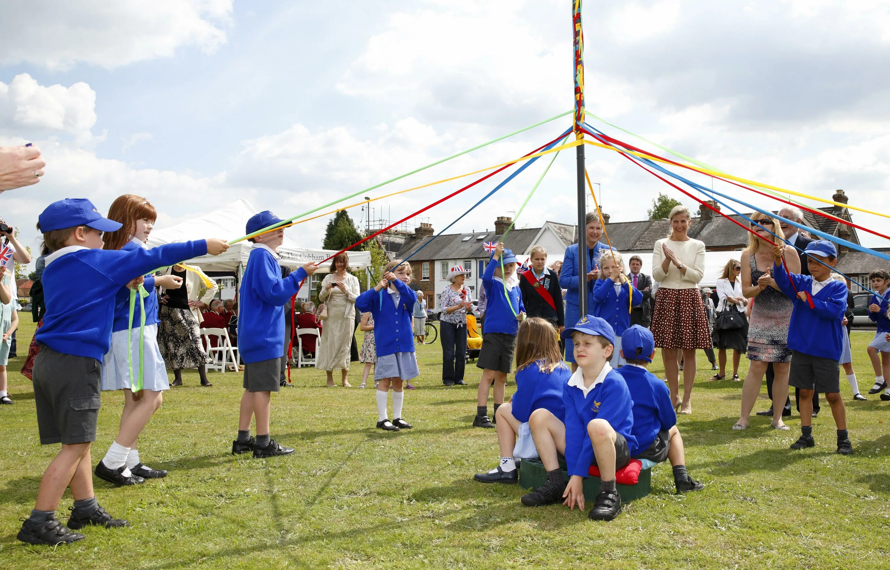 Праздник Maypole в Великобритании. Spring Bank Holiday в Великобритании. Early May Bank Holiday в Великобритании. Summer Bank Holiday в Великобритании. Понедельник 1 май