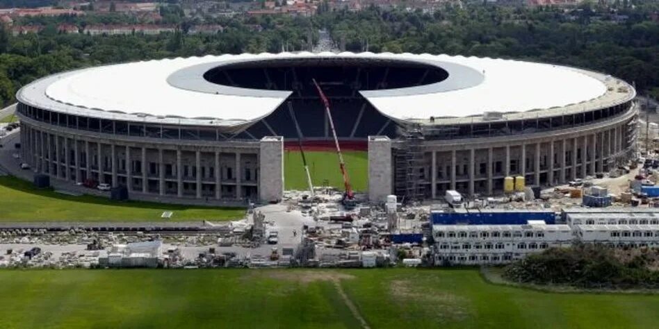 Олимпийский стадион (Берлин). Стадионы ЧМ 2006. FIFA World Cup 2006 Berlin Olympiastadion. Маленький стадион. Стадионы примеры