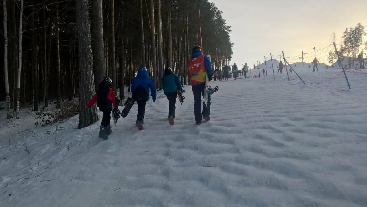 График работы уктус екатеринбург. Уктус катание. уктус каток екатеринбург. покататься на сноуборде уктус. уктус зимнее трофи.
