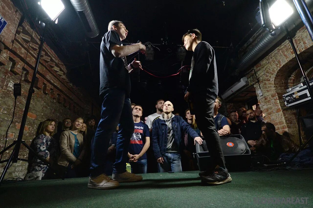 Мц похоронил. Рэп батлер. Батл кэп. Дуня батл рэп. Рэп батл.