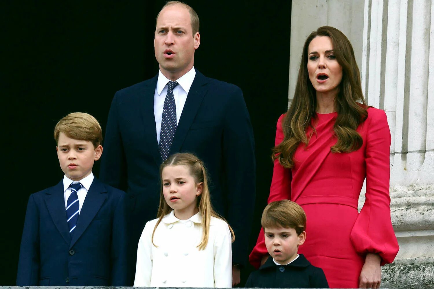 Джордж Кембриджский 2022. Принцы Кембриджские Джордж и Луи. Кейт Миддлтон с детьми 2022. Принц Великобритании Уильям и Кейт Миддлтон.