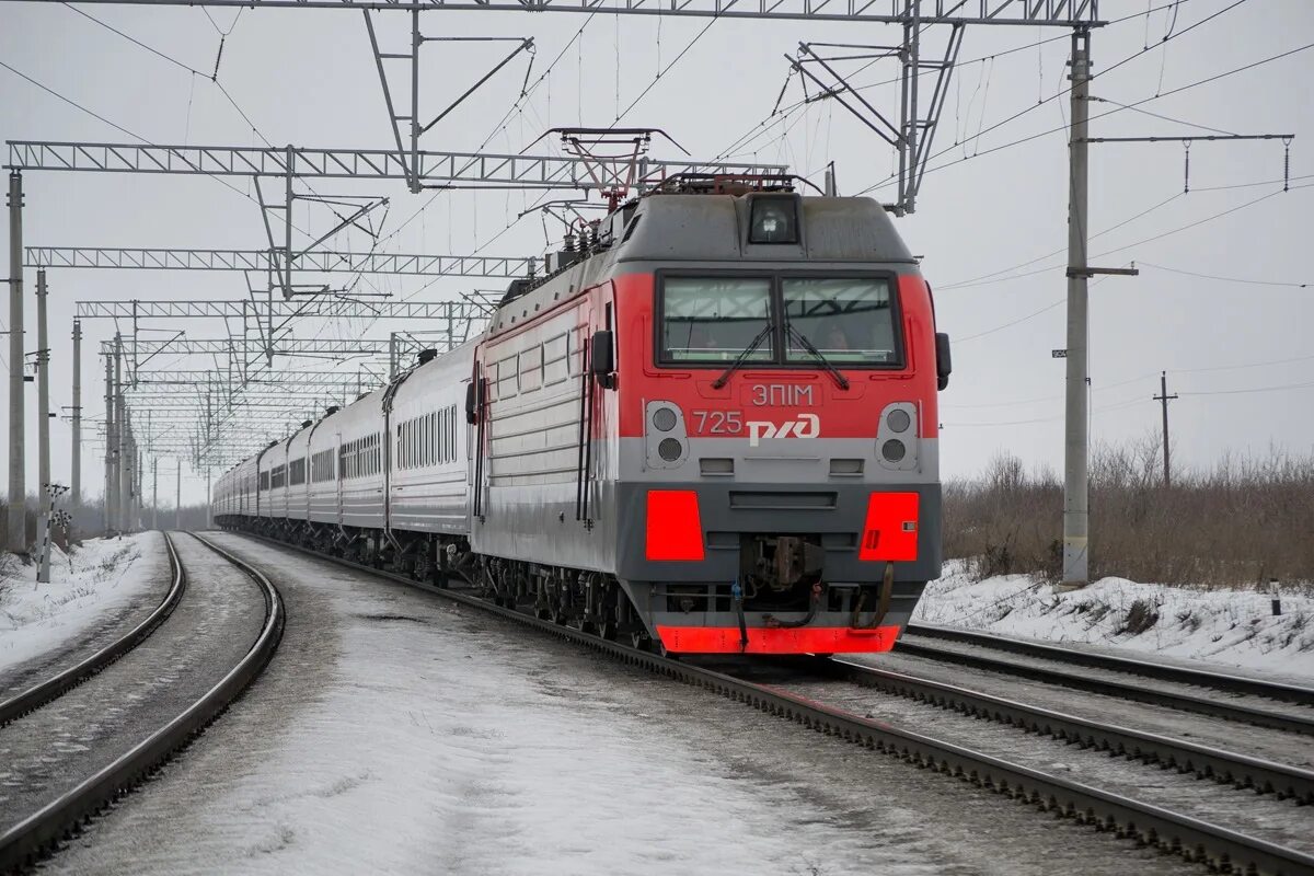 Пассажирский Локомотив эп1м. Электропоезд эп1м. Пассажирский электровоз эп1м. Эп1м с пассажирским поездом.