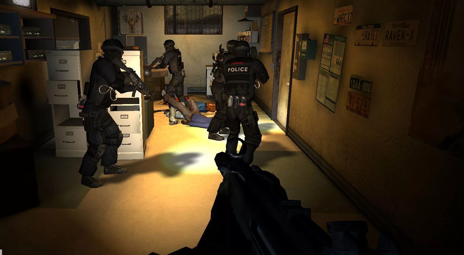 Swat играть. Сват 4 игра. swat 4: gold edition. swat 4 синдикат стечкина. swat 4 игра gog.