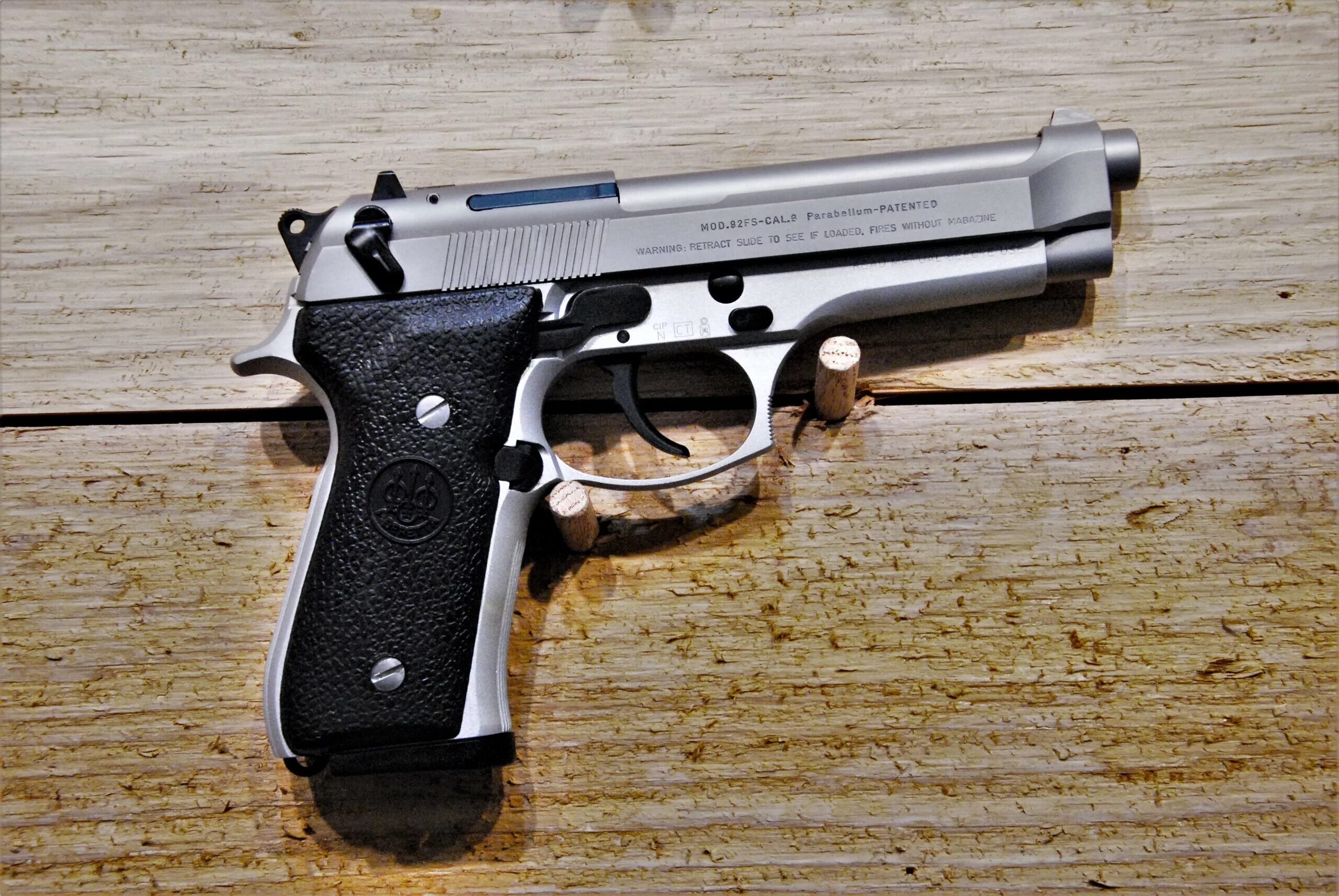 Beretta 92 fs. Beretta 92fs inox. беретта 92 fs inox. beretta 92fs inox 9 мм. смит вессон 586 или беретта м 92 фс.