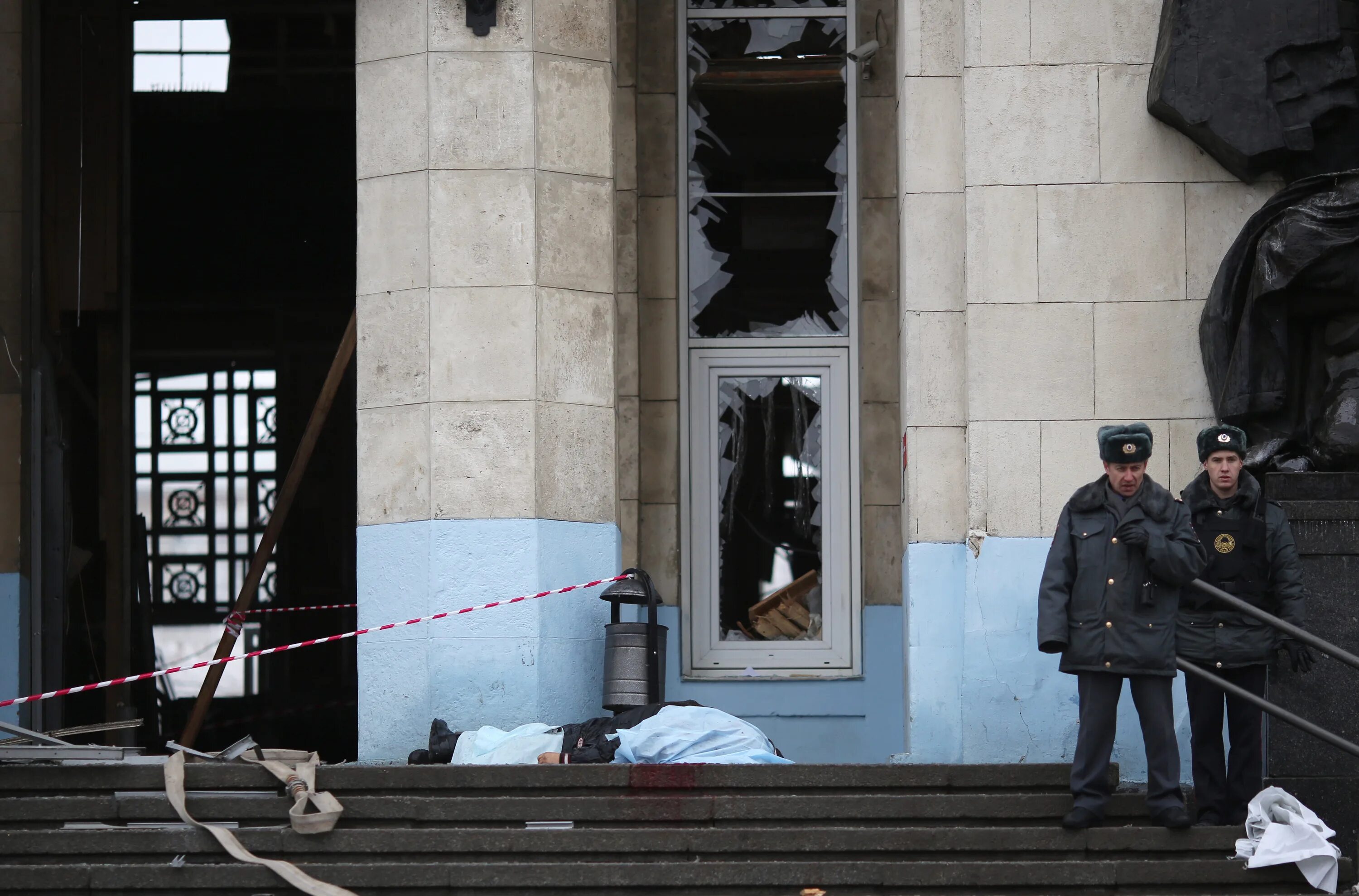 После выборов всегда теракты. 29 Декабря 2013 Волгоград теракт. Теракт в Волгограде 2013 вокзал. Взрыв в Волгограде на вокзале 29.12.2013. Взрыв вокзала в Волгограде.