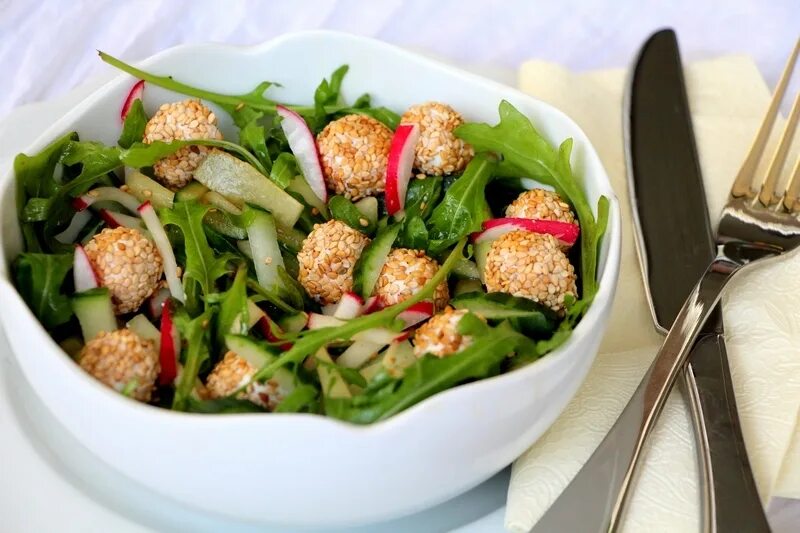 руккола с кунжутом.