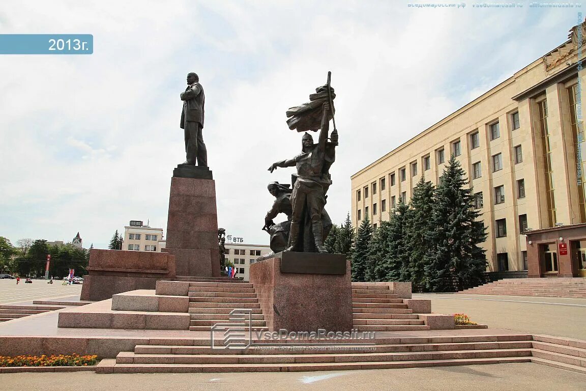 Памятник Ленину в Ставрополе. Статуя Ленина в Ставрополе. Памятник на площади Ленина Ставрополь. Фото памятник Ленину Ставрополь.